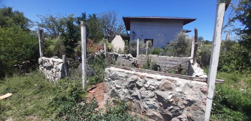 COD. 560 – EN VENTA! HERMOSO TERRENO DE 1.000 M2. CON MEJORAS EN VILLA PARQUE SIQUIMAN