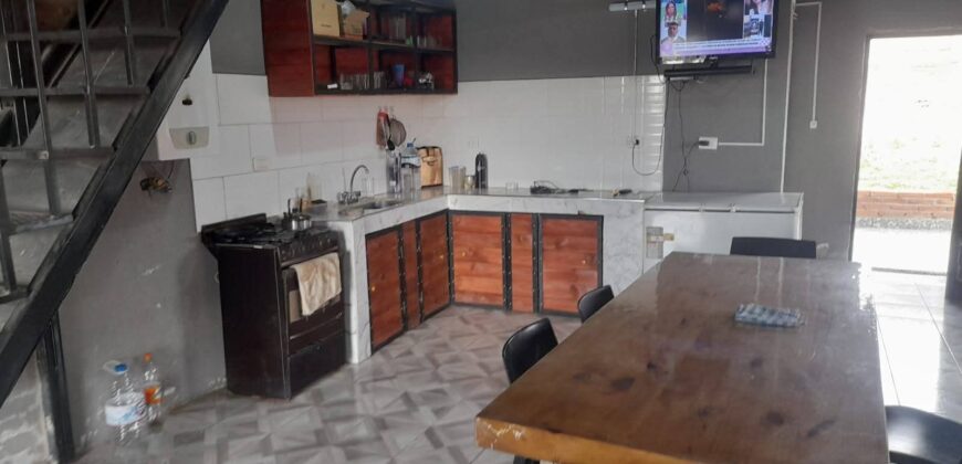 COD.337 – EN VENTA! HERMOSA CASA EN FLOR SERRANA TANTI – CORDOBA.