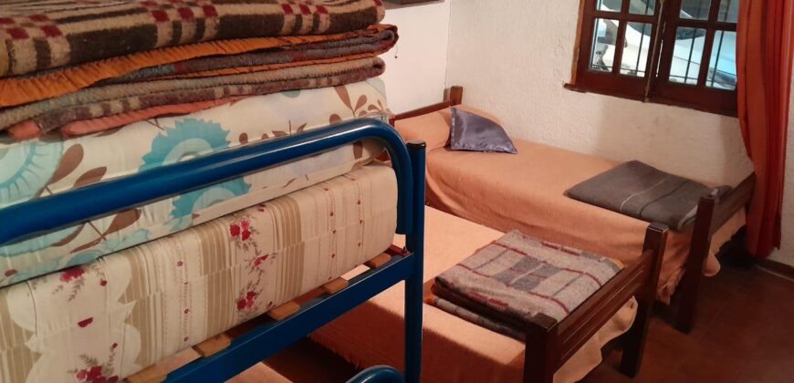 COD. 620 – EN VENTA! HERMOSO CHALET CON PILETA EN VILLA PARQUE SIQUIMAN – CBA.