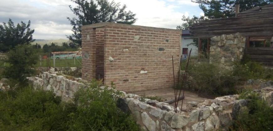 COD.69 – EN VENTA! HERMOSO TERRENO CON MEJORAS EN VILLA PARQUE SIQUIMAN – CORDOBA.