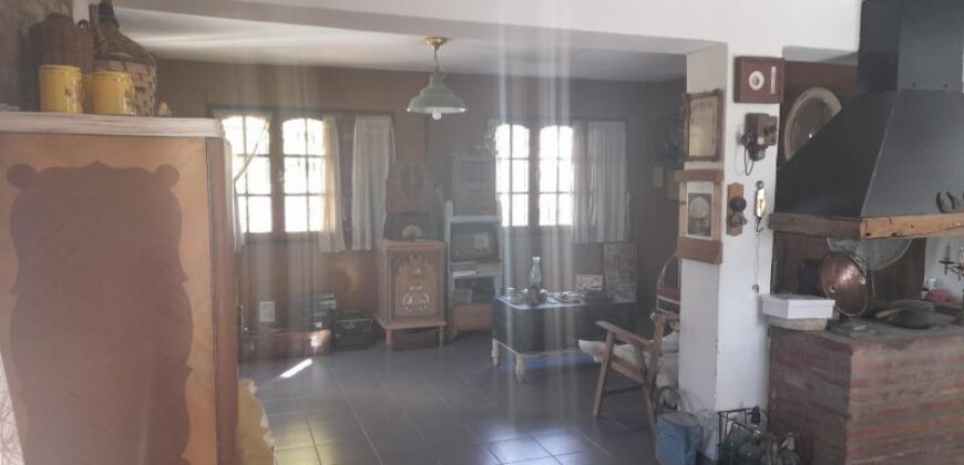 COD.334 – EN VENTA! HERMOSA CASA CON PILETA EN VILLA PARQUE SIQUIMAN – CORDOBA.