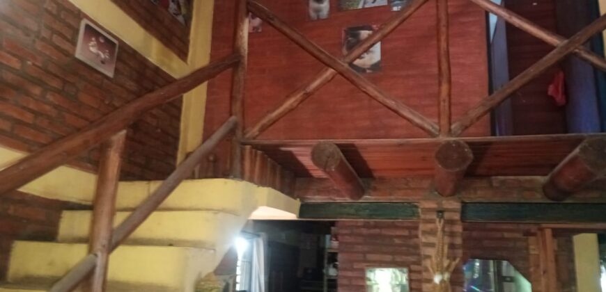 COD. 640 – En Venta! Hermosa Casa tipo Loft con Pileta, en Villa Parque Siquiman, Cba.