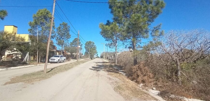 COD. 660 – HERMOSO TERRENO ESQUINA EN VILLA PARQUE SIQUIMAN, CORDOBA.