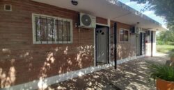 COD. 412 – HERMOSO COMPLEJO DE 5 CABAÑAS Y 1 LOCAL COMERCIAL CON DEPOSITO, VILLA PARQUE SIQUIMAN – CBA.