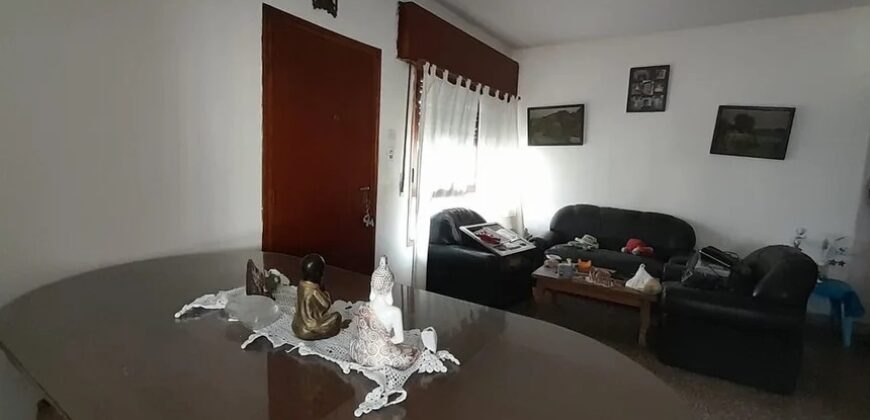 COD. 422 – HERMOSA CASA CON DPTO A REFACCIONAR EN EL CENTRO DE LA CALERA – CORDOBA.