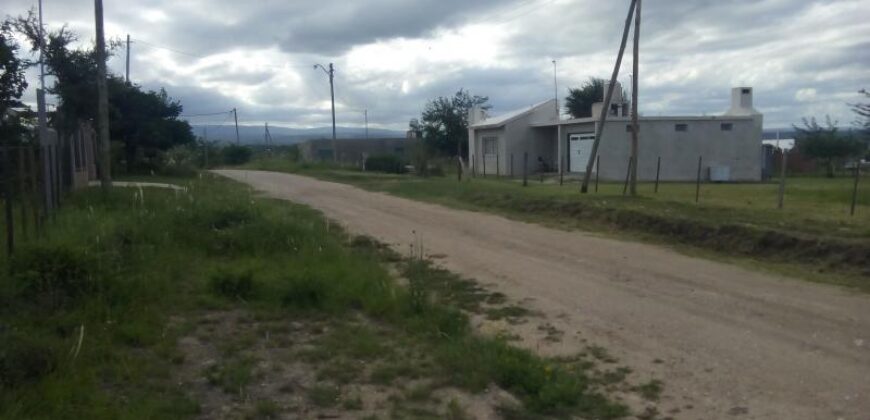 COD.69 – EN VENTA! HERMOSO TERRENO CON MEJORAS EN VILLA PARQUE SIQUIMAN – CORDOBA.