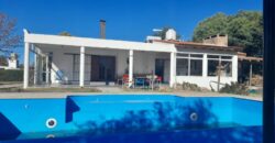 COD.334 – EN VENTA! HERMOSA CASA CON PILETA EN VILLA PARQUE SIQUIMAN – CORDOBA.