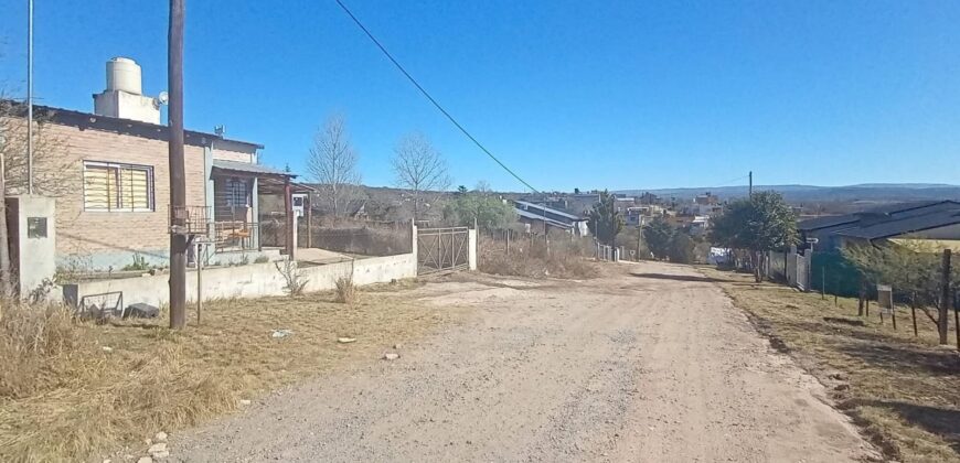 COD. 660 – HERMOSO TERRENO ESQUINA EN VILLA PARQUE SIQUIMAN, CORDOBA.