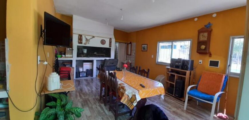 COD.157 – EN VENTA! HERMOSA CASA CON PILETA EN VILLA PARQUE SIQUIMAN – CORDOBA