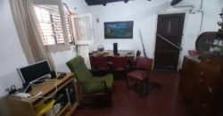 COD. 408 – EXCELENTE PROPIEDAD, CASA ESQUINA, SOBRE COLECTORA DE RUTA NACIONAL 38, VILLA PARQUE SIQUIMAN, CBA.