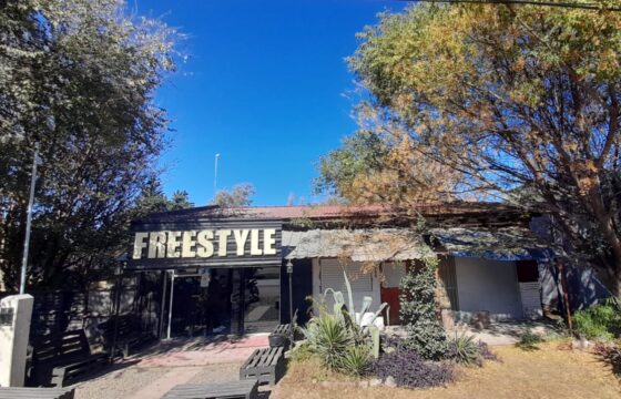 COD. 419  EN VENTA! TRES LOCALES COMERCIALES GRANDES SOBRE RUTA NACIONAL 38 EN VILLA PARQUE SIQUIMAN – CORDOBA.