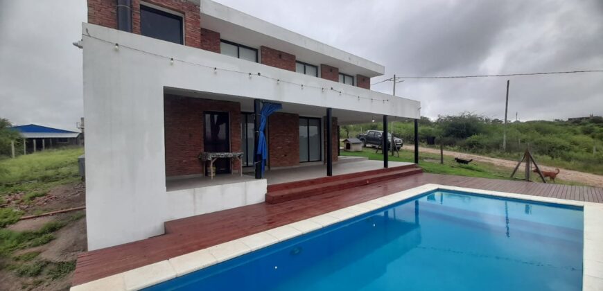 COD. 404 – HERMOSA PROPIEDAD CON PILETA EN VILLA PARQUE SIQUIMAN – CORDOBA