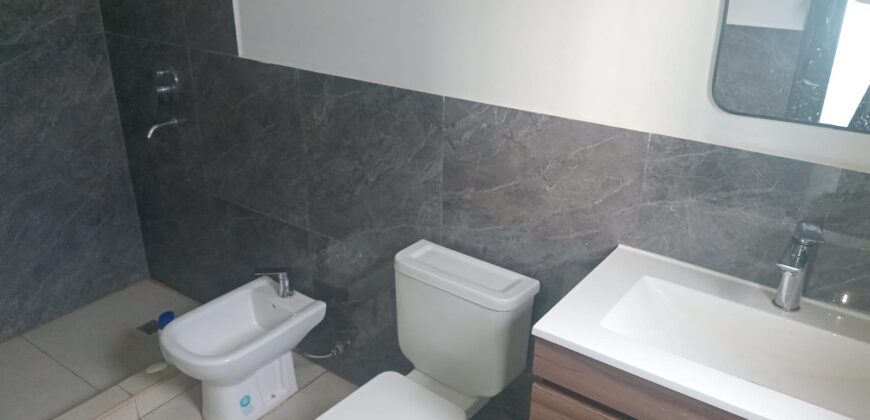 COD. 502 – HERMOSA CASA CON PILETA , CON IMPONENTE VISTA A LAS SIERRAS Y LAGO, EN VILLA PARQUE SIQUIMAN – CBA.