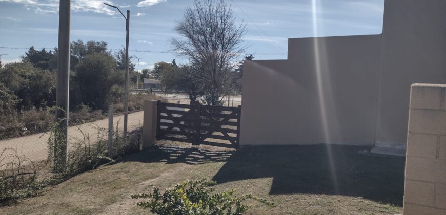 COD. 610 – En Venta! Local Comercial, Departamento, Dos Cabañas con Pileta, sobre ruta Nacional 38, Villa Parque Siquiman, Cba.