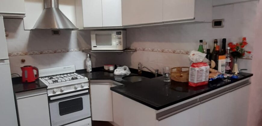 COD. 630 – EN VENTA! HERMOSA CASA CON PILETA, CANCHA DE FUTBOL, VOLEY, EN 4 TERRENOS EN VILLA PARQUE SIQUIMAN – CORDOBA.