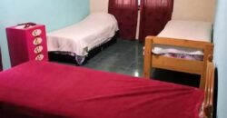 COD. 670 – TRES HERMOSAS PROPIEDADES EN UN SOLO TERRENO EN VILLA PARQUE SIQUIMAN, CBA.