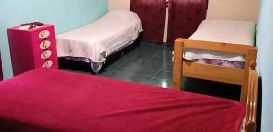 COD. 670 – TRES HERMOSAS PROPIEDADES EN UN SOLO TERRENO EN VILLA PARQUE SIQUIMAN, CBA.