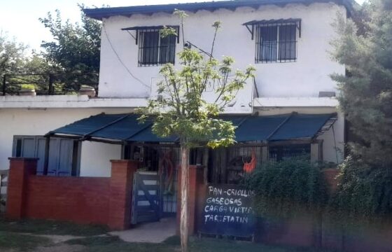 COD. 412 – HERMOSO COMPLEJO DE 5 CABAÑAS Y 1 LOCAL COMERCIAL CON DEPOSITO, VILLA PARQUE SIQUIMAN – CBA.