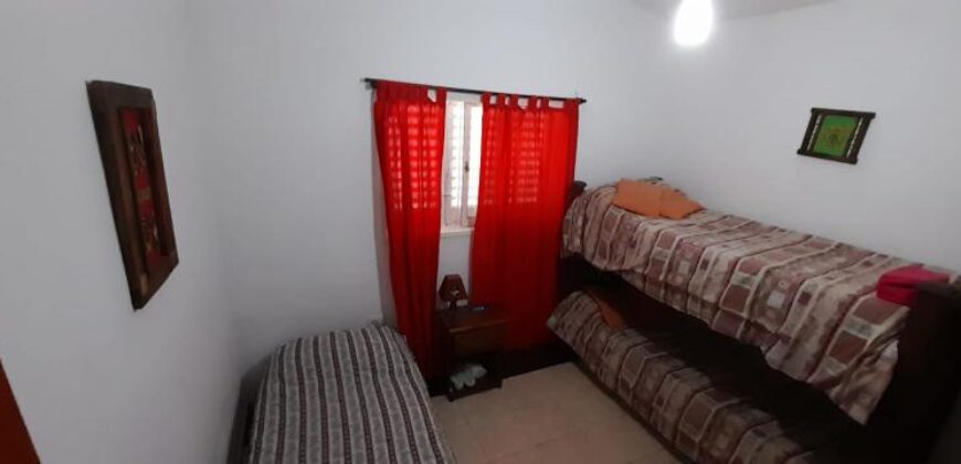 COD.321 – EN VENTA! HERMOSA CASA CON PILETA EN VILLA PARQUE SIQUIMAN – CORDOBA.
