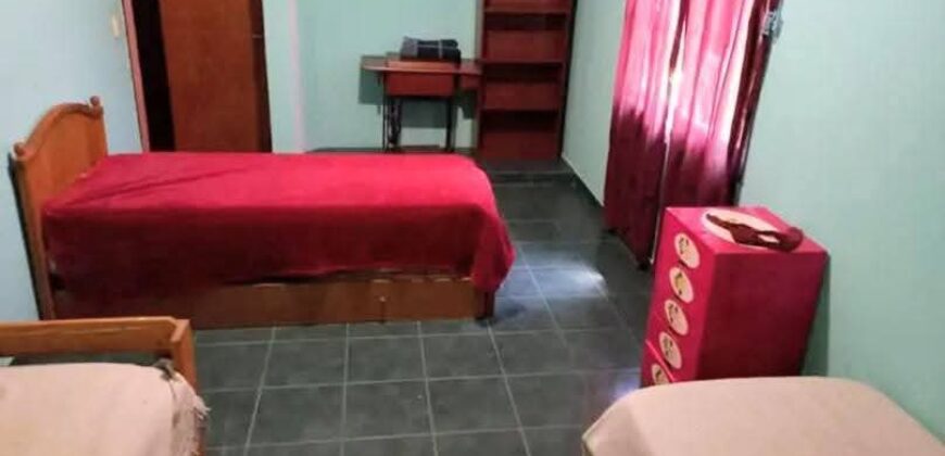 COD. 670 – TRES HERMOSAS PROPIEDADES EN UN SOLO TERRENO EN VILLA PARQUE SIQUIMAN, CBA.