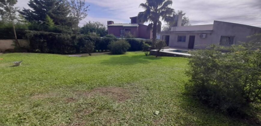COD. 680 – Hermosa Casa con pileta y Departamento de 49 m2., Villa Parque Siquiman, Cba.