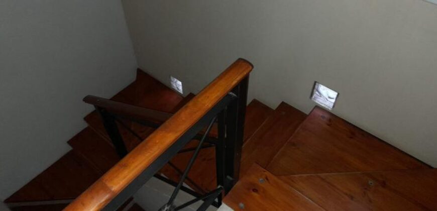 COD.360 – EN VENTA! HERMOSA CASA EN TANTI – CORDOBA.