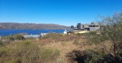 COD. 423 – HERMOSA CASA CON PILETA, VISTA AL LAGO SAN ROQUE Y A LAS SIERRAS EN VILLA PARQUE SIQUIMAN – CORDOBA.