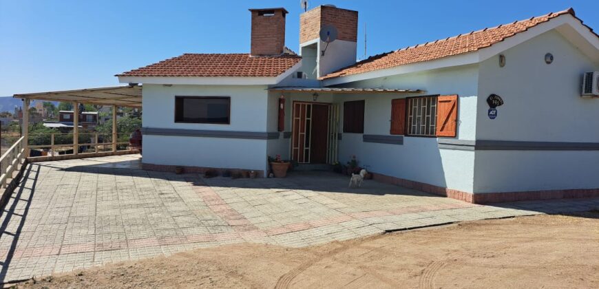 COD.233 – EN VENTA! HERMOSA CASA EN VILLA PARQUE SIQUIMAN – CORDOBA.