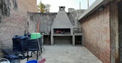 COD. 422 – HERMOSA CASA CON DPTO A REFACCIONAR EN EL CENTRO DE LA CALERA – CORDOBA.
