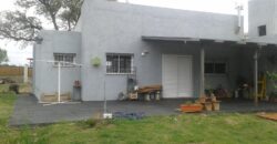 COD. 376 – HERMOSA CASA CON PILETA SOBRE COLECTORA EN VILLA PARQUE SIQUIMAN – CBA.