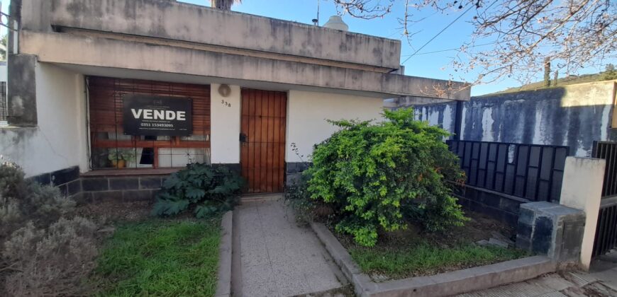COD. 422 – HERMOSA CASA CON DPTO A REFACCIONAR EN EL CENTRO DE LA CALERA – CORDOBA.