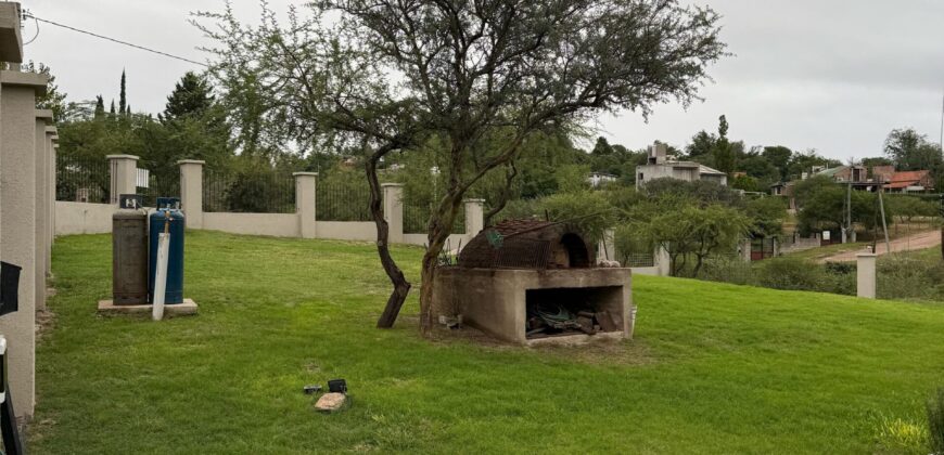 COD. 417 – HERMOSA CASA CON DOS TERRENOS EN VILLA PARQUE SIQUIMAN – CORDOBA.