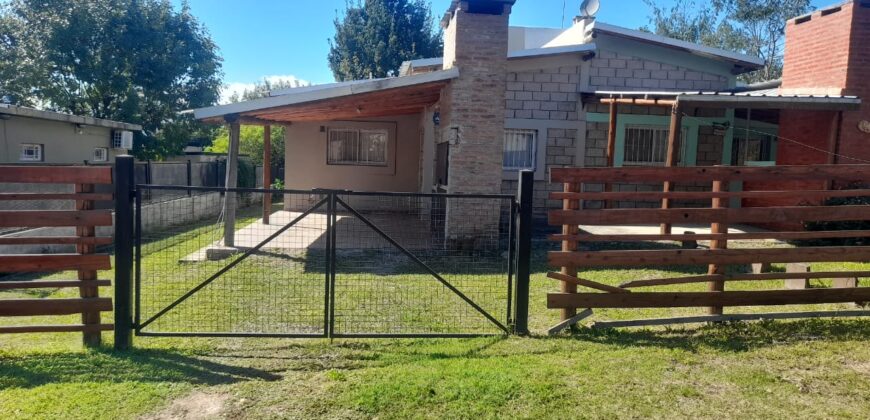 COD. 407 – HERMOSA CASA CON PILETA EN P.H. A 30 M. DE RUTA 38, VILLA PARQUE SIQUIMAN, CORDOBA.