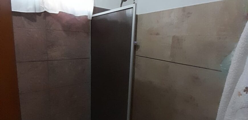 COD. 376 – HERMOSA CASA CON PILETA SOBRE COLECTORA EN VILLA PARQUE SIQUIMAN – CBA.