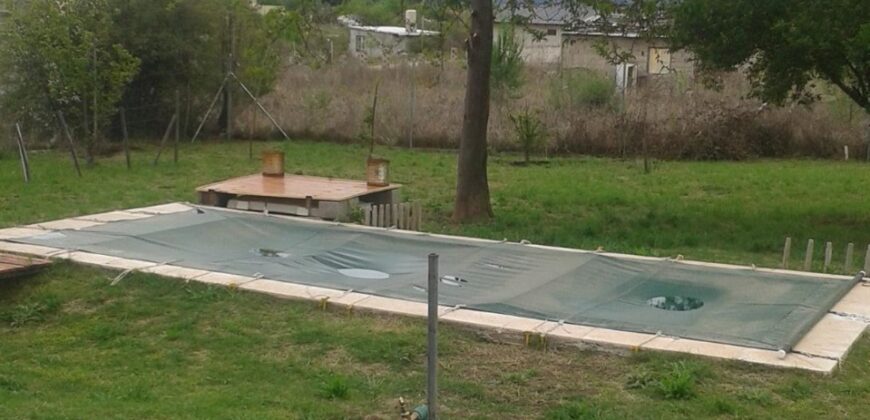 COD. 376 – HERMOSA CASA CON PILETA SOBRE COLECTORA EN VILLA PARQUE SIQUIMAN – CBA.
